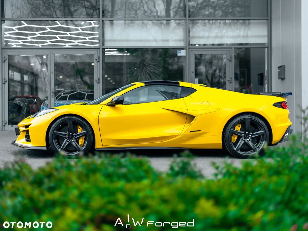 Chevrolet Corvette - 12