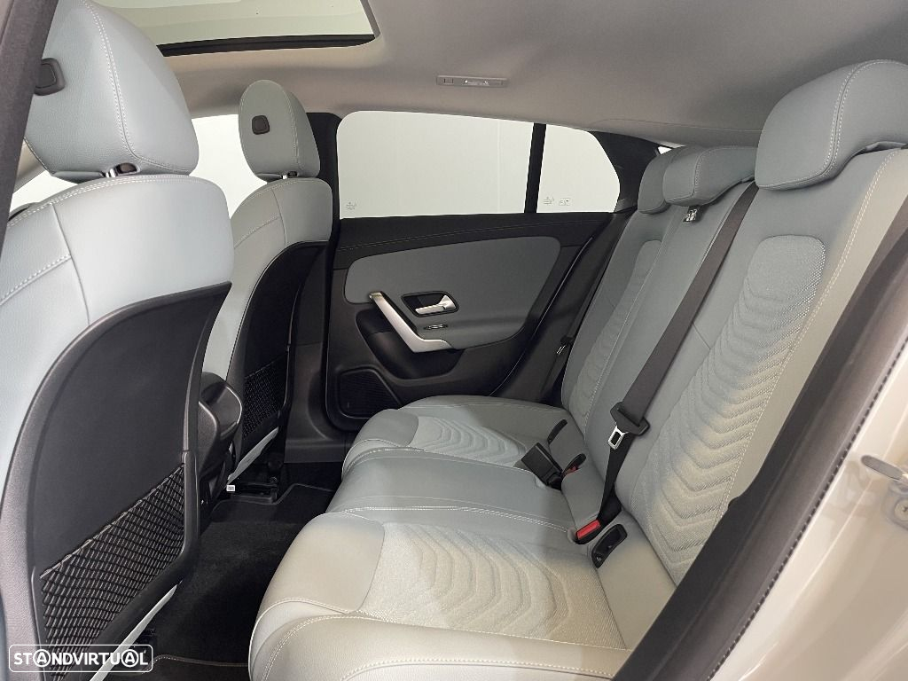 Mercedes-Benz CLA 180 - 18