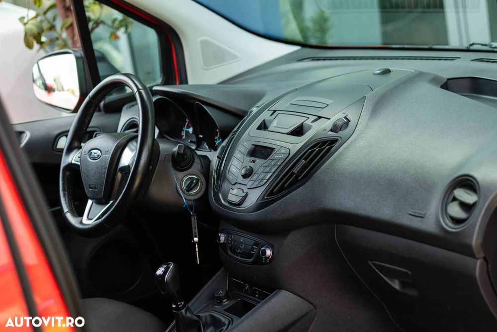 Ford Transit Courier Van - 20