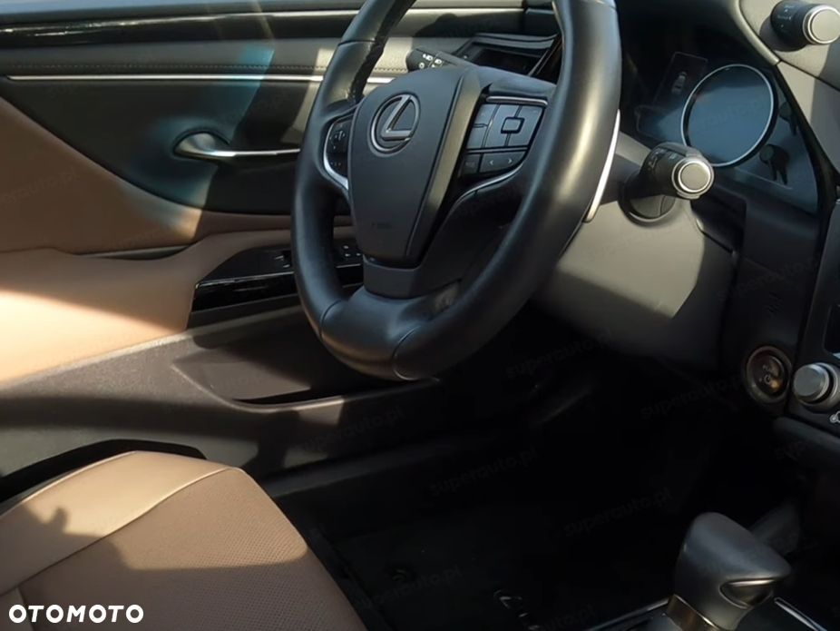Lexus ES 2025