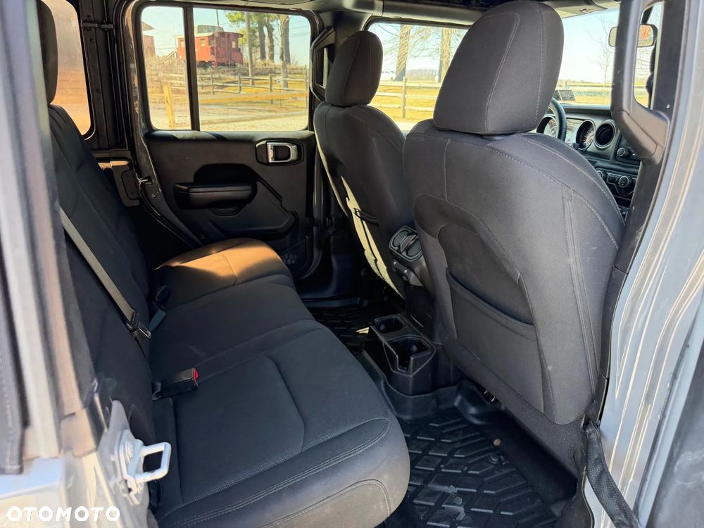 Jeep Wrangler - 21