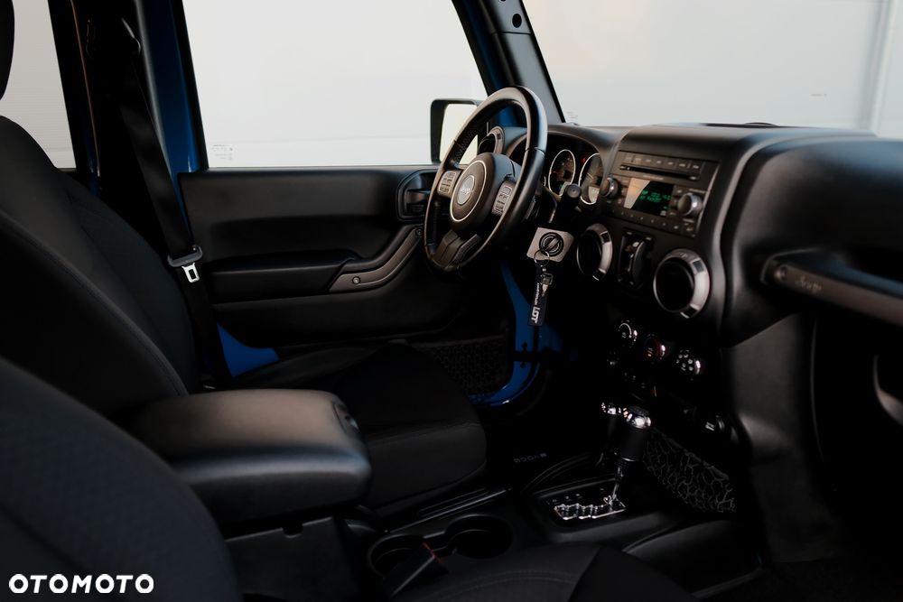 Jeep Wrangler 3.6 Unlim X - 28