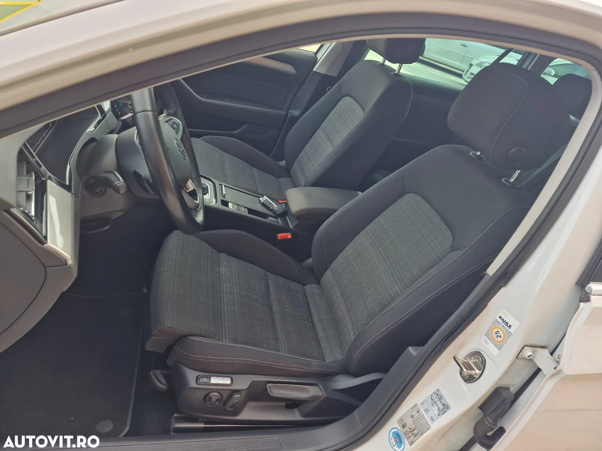 Volkswagen Passat Variant 2.0 TDI DSG Business - 9
