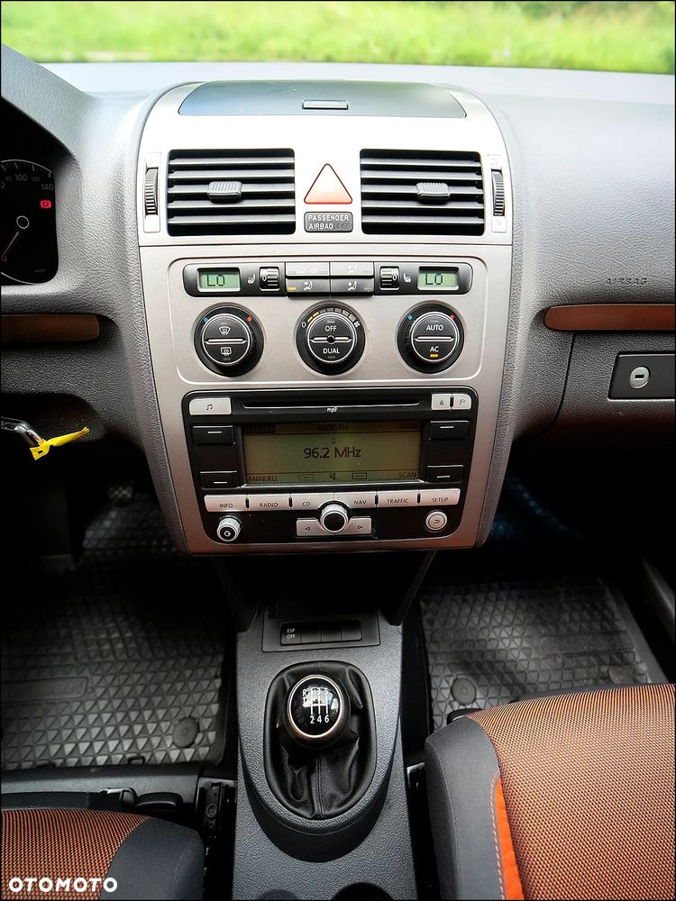 Volkswagen Touran - 26