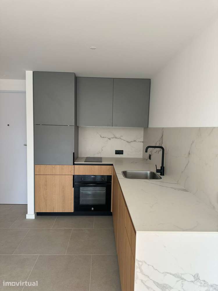 Apartamento T0 com varanda e garagem em Leiria - Grande imagem: 5/8
