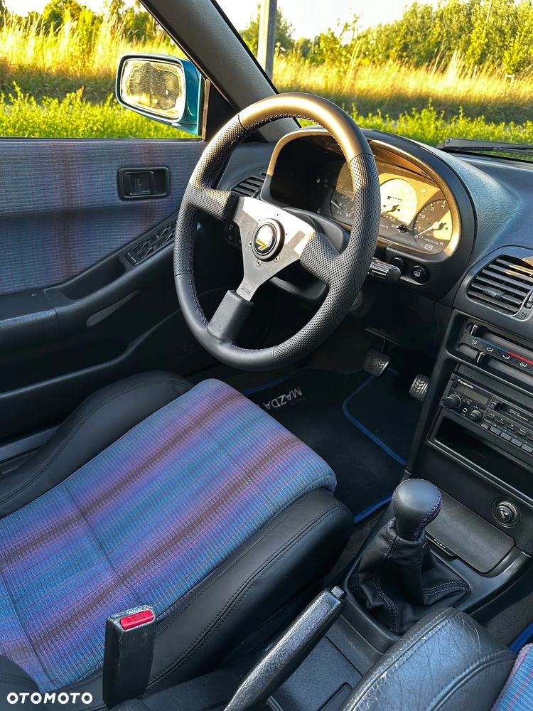 Mazda 323F - 16