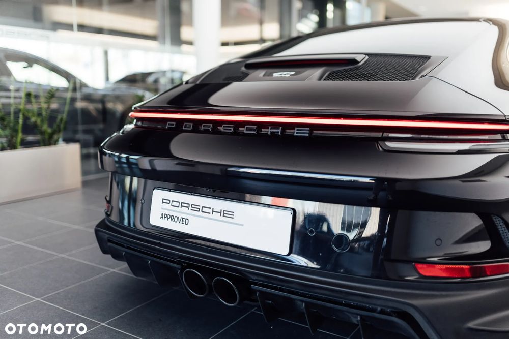 Porsche 911 GT3 Touring PDK - 26
