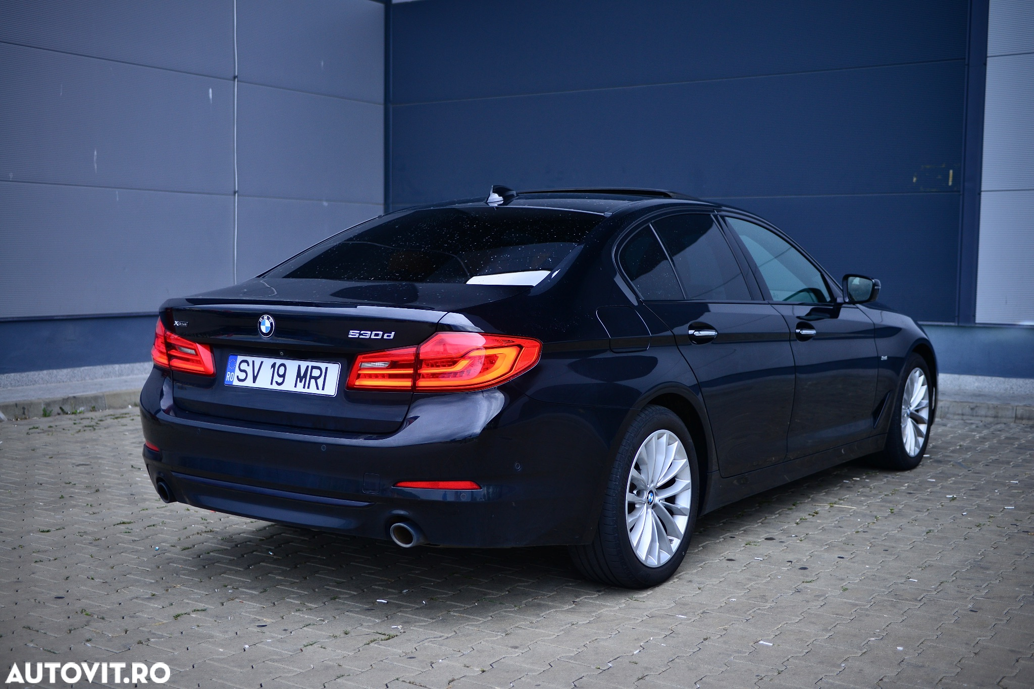 BMW Seria 5 530d xDrive Touring Aut. Sport Line - 7