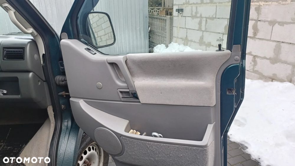 Volkswagen Transporter - 11