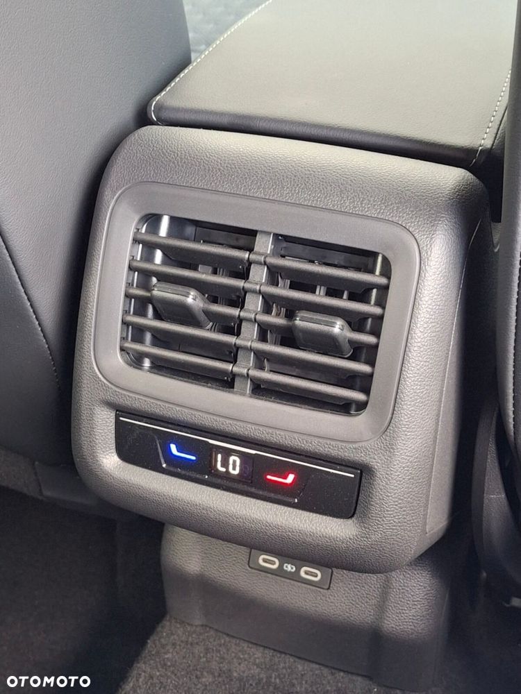 Volkswagen T-Roc 1.5 eTSI R-Line DSG - 25