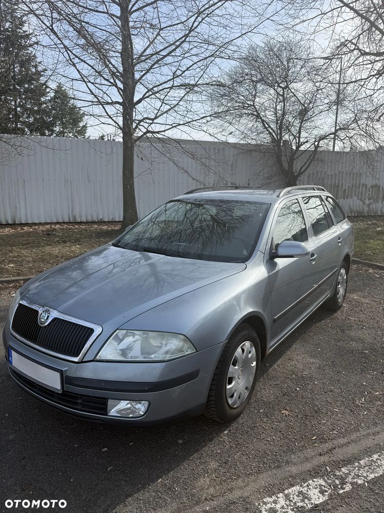 Skoda Octavia 1.6 FSI Ambiente - 2