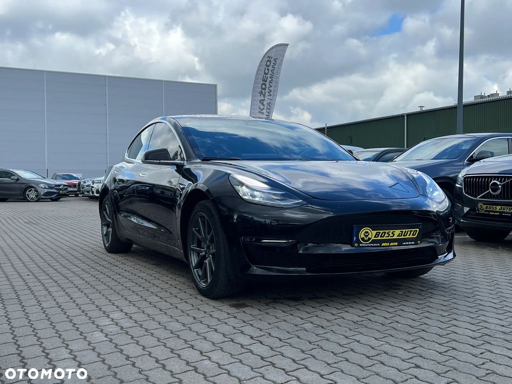 Tesla Model 3 - 3