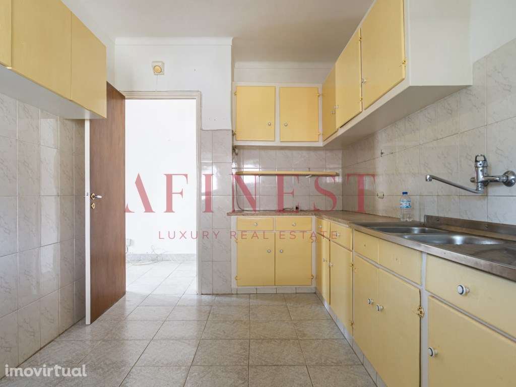 Moradia T6 na Abóboda para remodelar - Grande imagem: 3/23