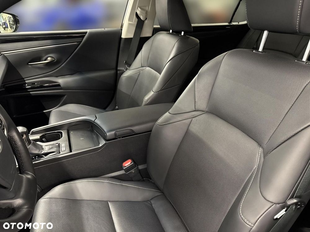 Lexus ES 300h Business Edition - 17
