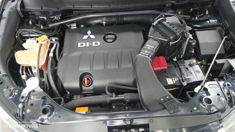 Mitsubishi Outlander 2.0 DI-D Intense 4WD - 44
