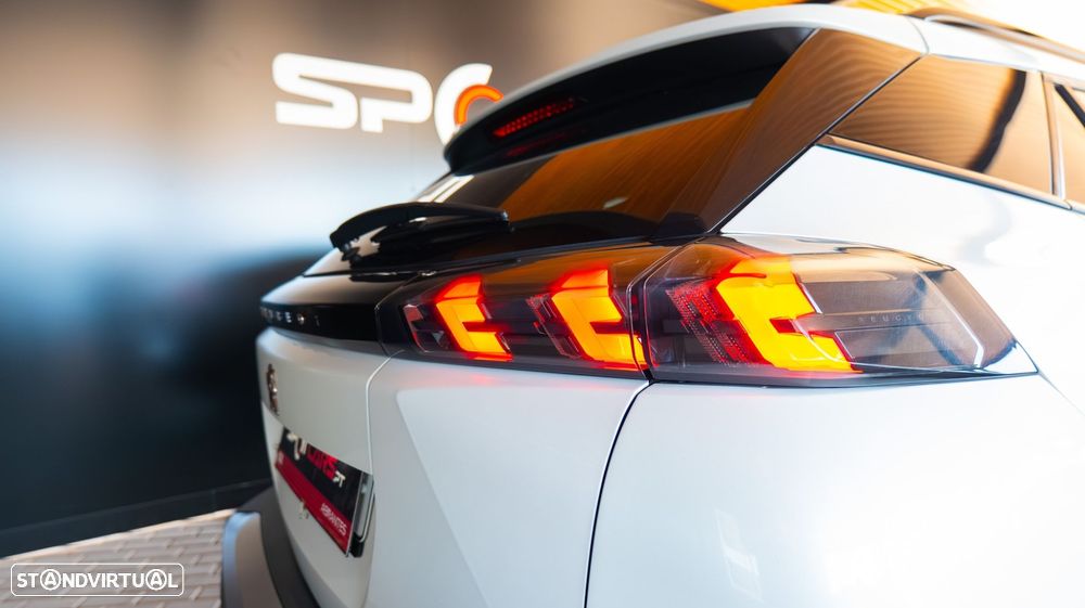 Peugeot 2008 1.2 PureTech Allure Pack EAT8 - 29