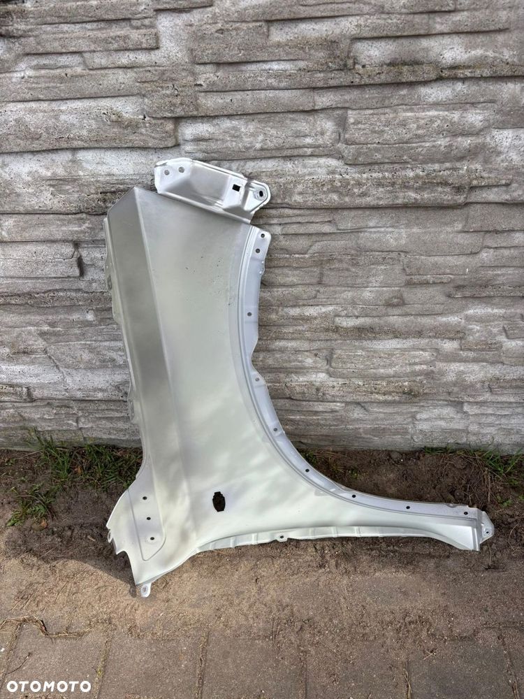 Błotnik Suzuki Vitara Po 2015r. Przód lewy - 2