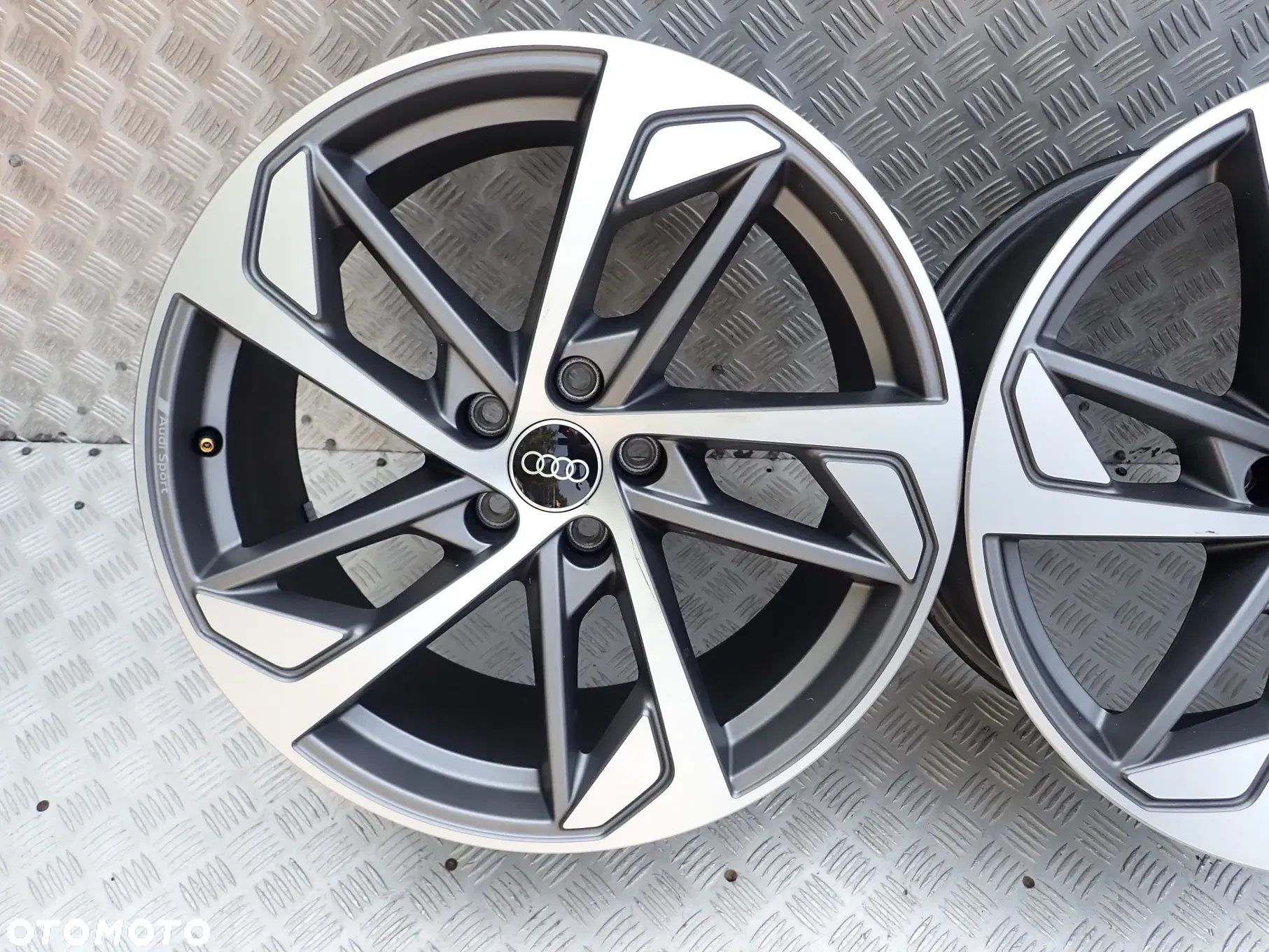 FELGI ALUMINIOWE AUDI Q3 SQ3 8,5X19 5X112 ET 38 83A601025 - 4
