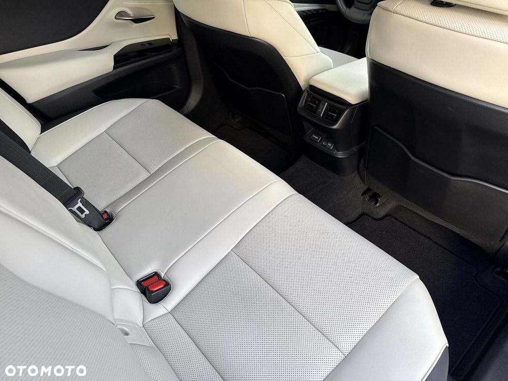 Lexus ES 300h Business Edition - 11