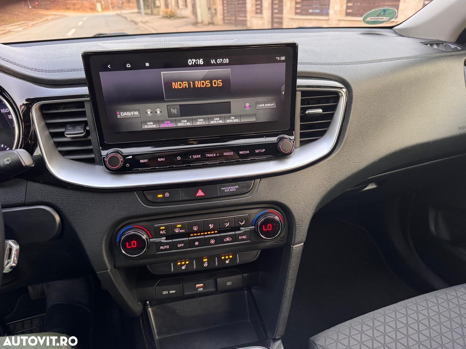 Kia Ceed 1.6 CRDi (48V Mild-Hybrid) DCT7 Vision - 17