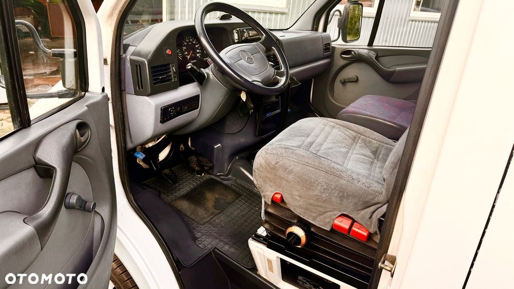 Mercedes-Benz Sprinter - 11
