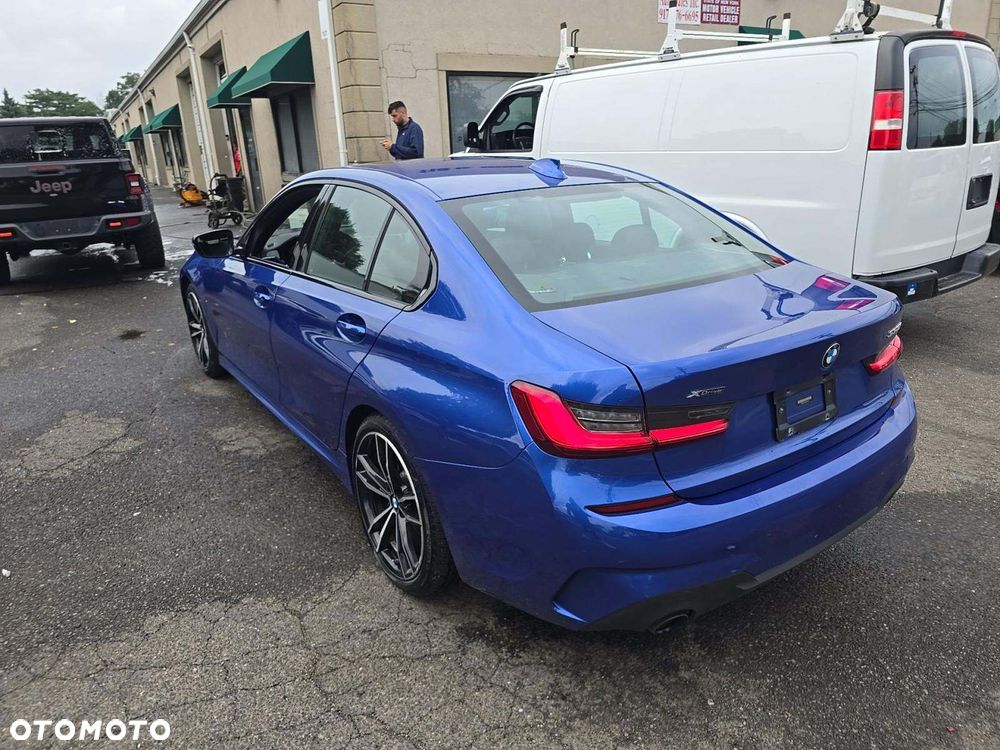 BMW Seria 3 330i xDrive M Sport - 3