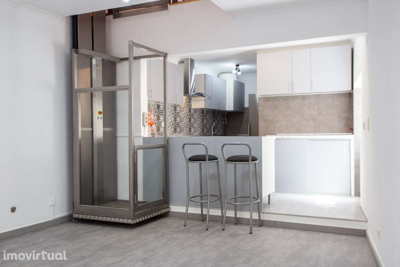 Moradia Duplex, com 2 quartos, junto à Igreja da Memória - Grande imagem: 3/21