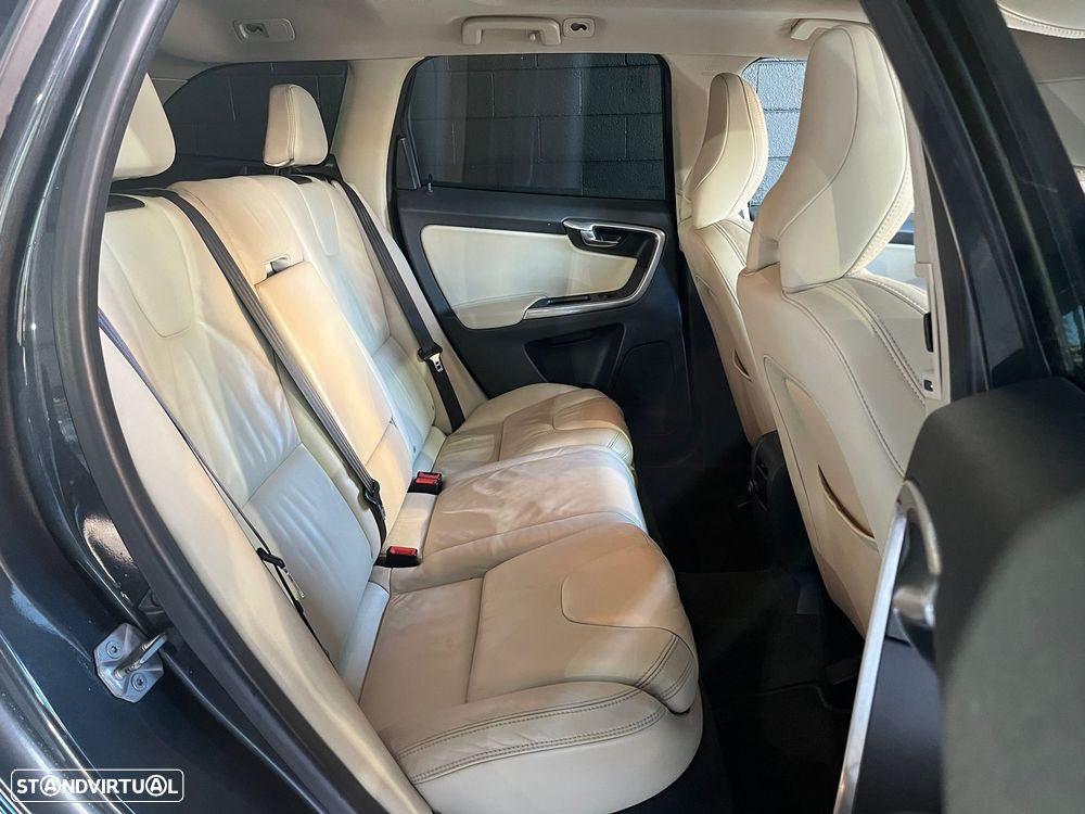 Volvo XC 60 2.0 D4 R-Design Geartronic - 13