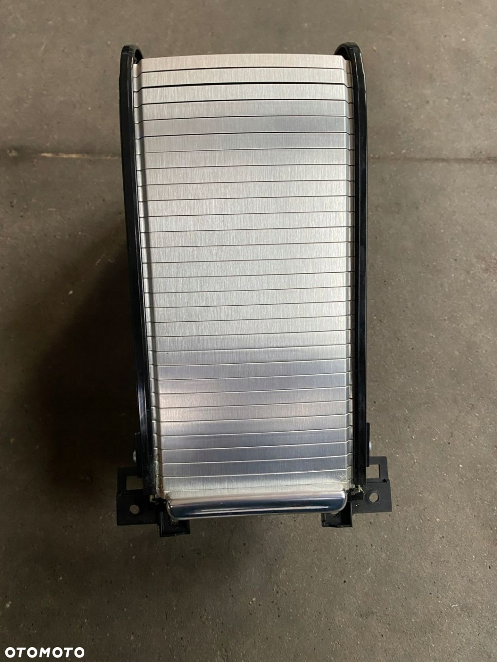 VOLVO XC60 LIFT SCHOWEK UCHWYT NA KUBKI 31351147 - 2