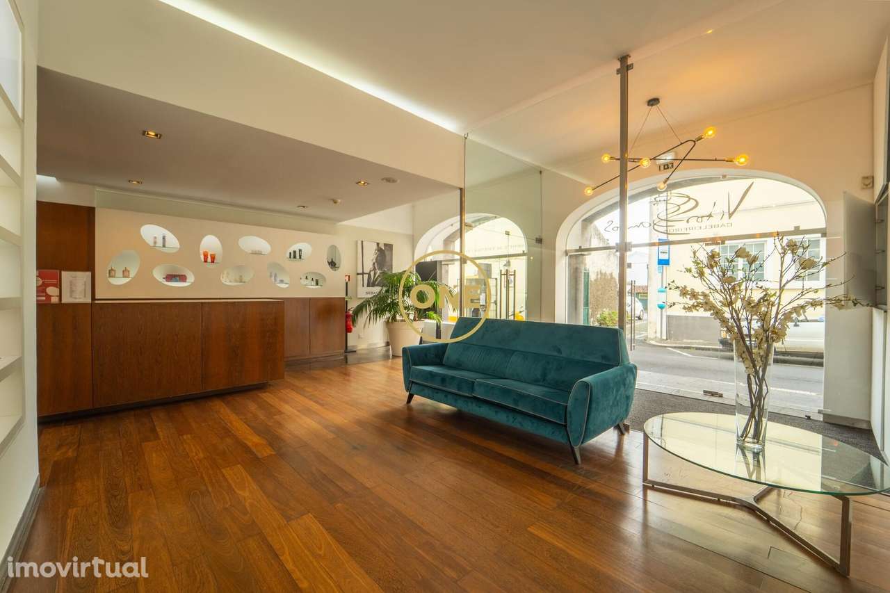 Prédio com Negócio para Rentabilizar — Centro Histórico de Ponta Delga - Grande imagem: 4/26