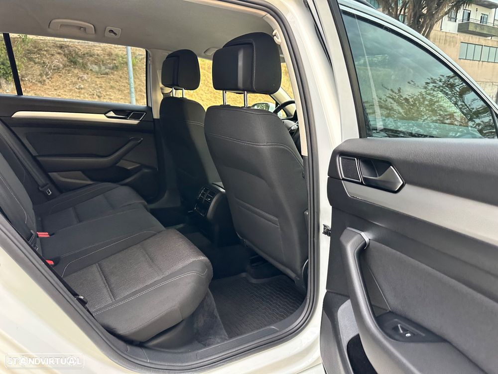 VW Passat Variant 2.0 TDI R-Line - 34