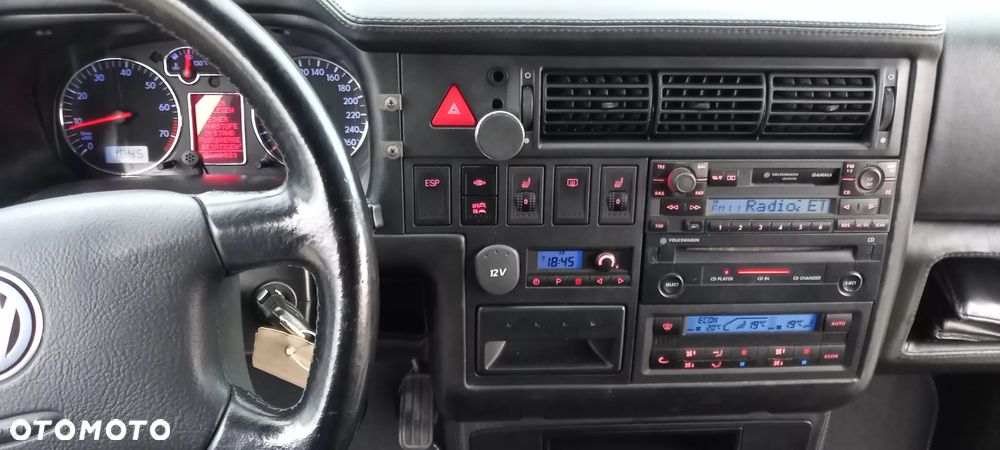 Volkswagen Caravelle - 35