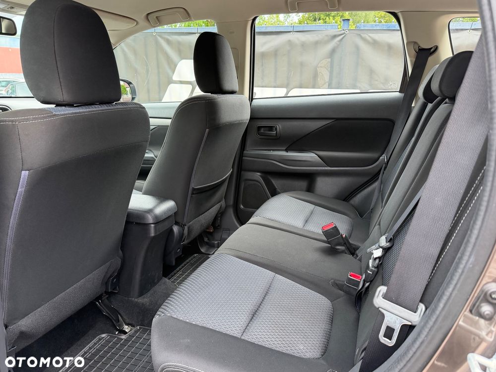 Mitsubishi Outlander 2.0 City Style 2WD - 22