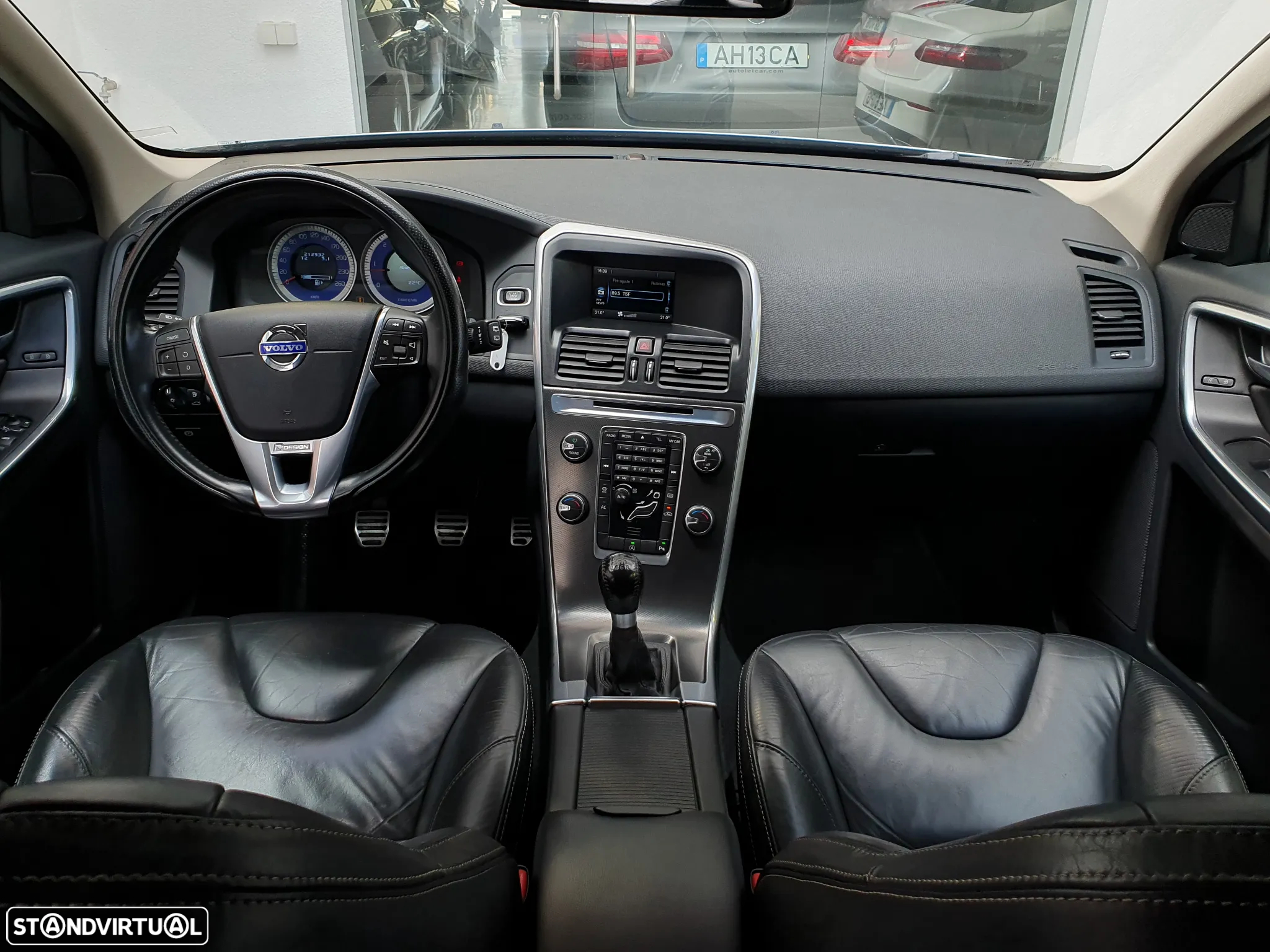 Volvo XC 60 2.0 D4 R-Design - 23