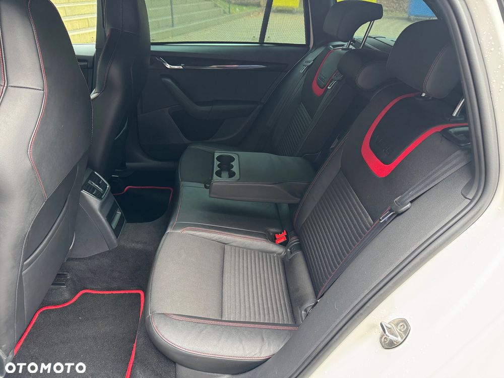 Skoda Octavia 2.0 TDI DSG RS - 28