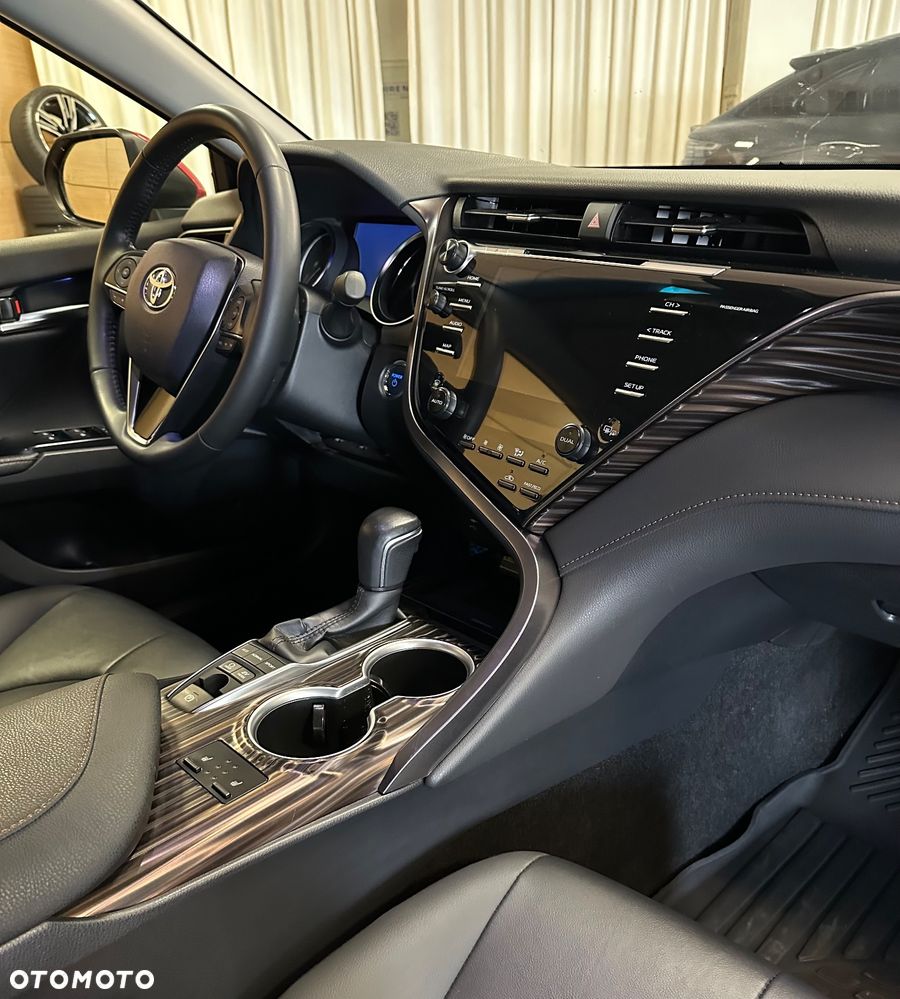 Toyota Camry 2.5 Hybrid Executive CVT - 9