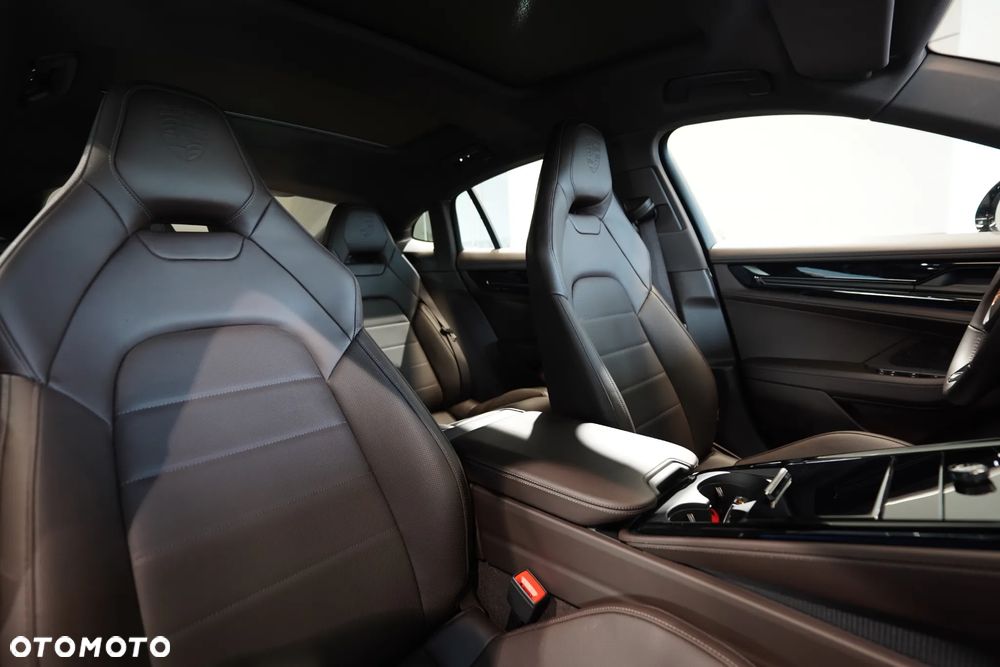 Porsche Panamera 4 E-Hybrid - 24