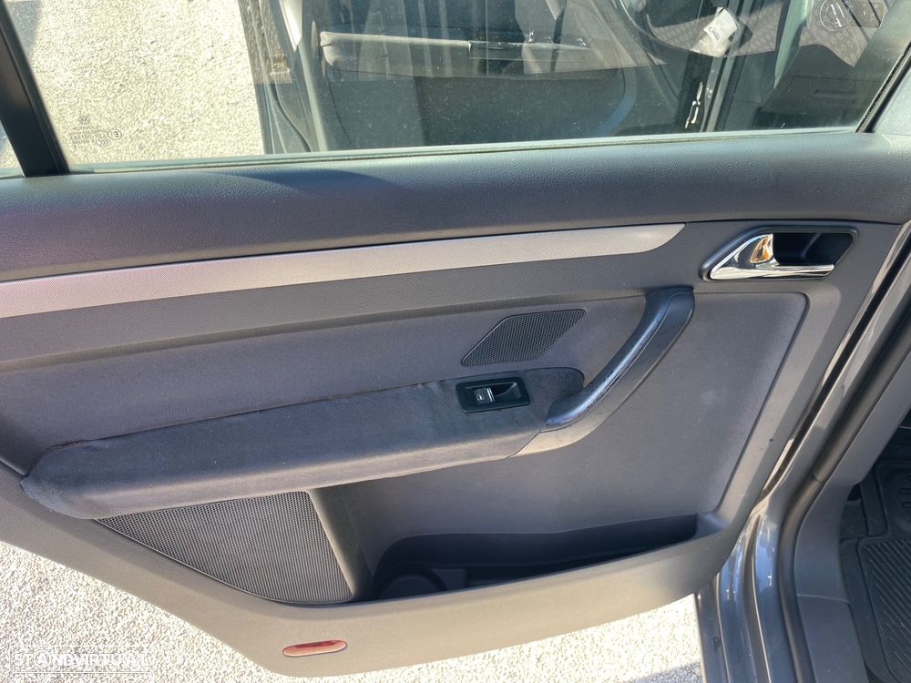 VW Touran 1.9 TDi Conceptline - 10