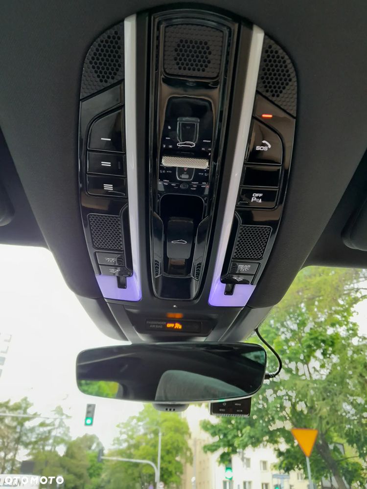 Porsche Cayenne - 25