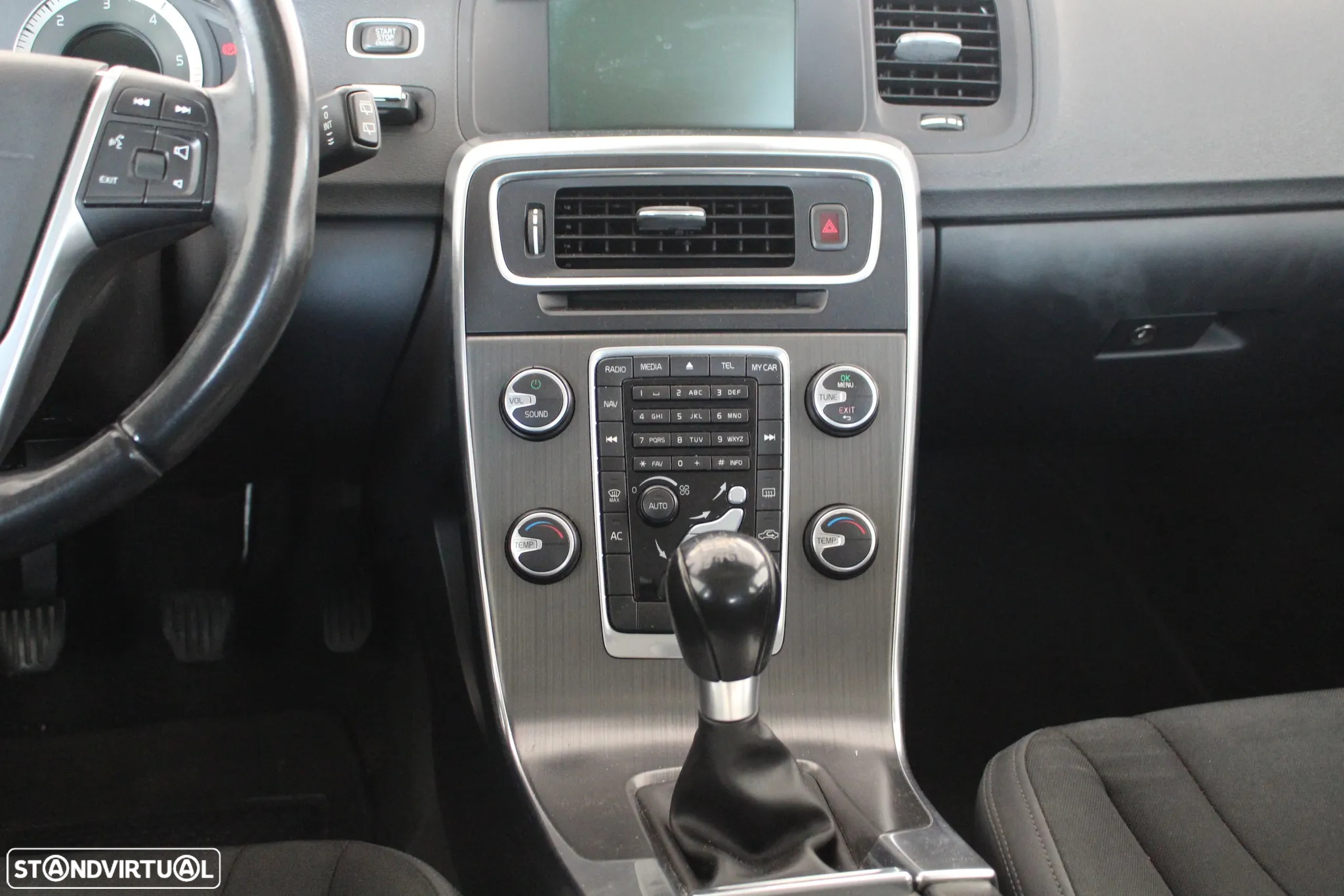 Volvo V60 2.0 D3 Momentum - 13
