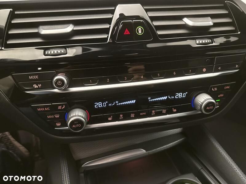 BMW Seria 5 520d xDrive MHEV M Sport sport - 17