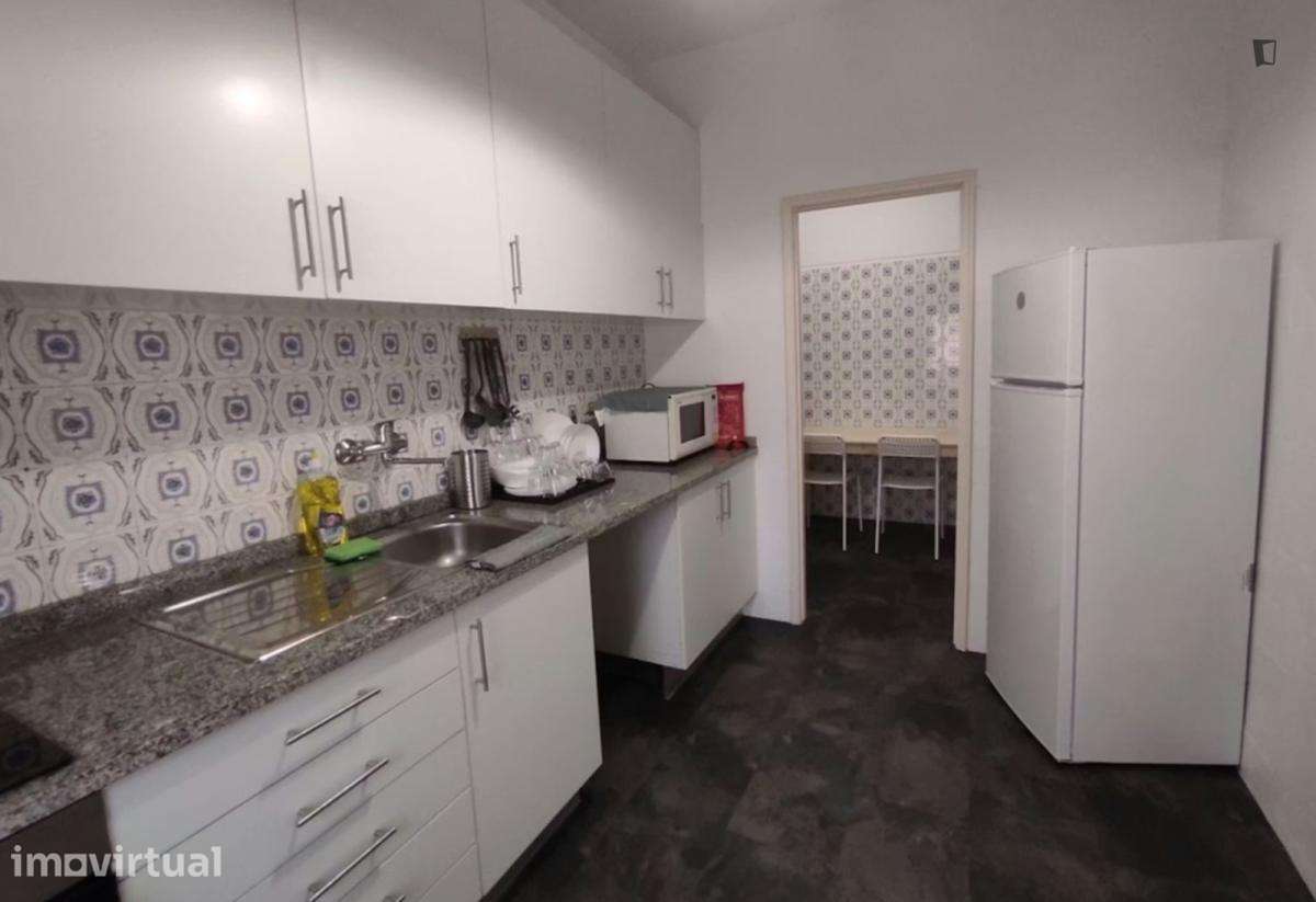 Quarto - localizado em Massarelos Porto - Grande imagem: 3/12