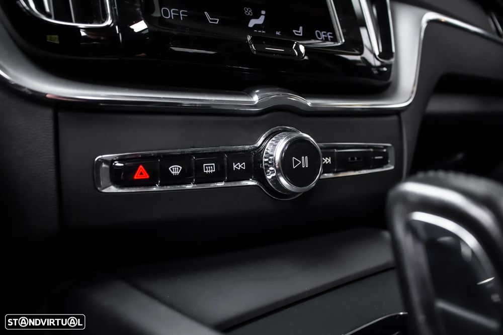 Volvo XC 60 2.0 T8 PHEV Momentum AWD - 25