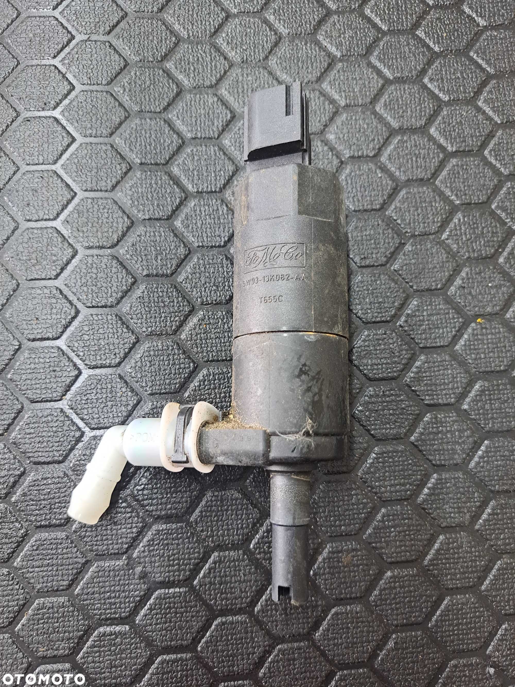 Pompa spryskiwacza Ford Kuga Mk1 5W93-13K082-AA - 1