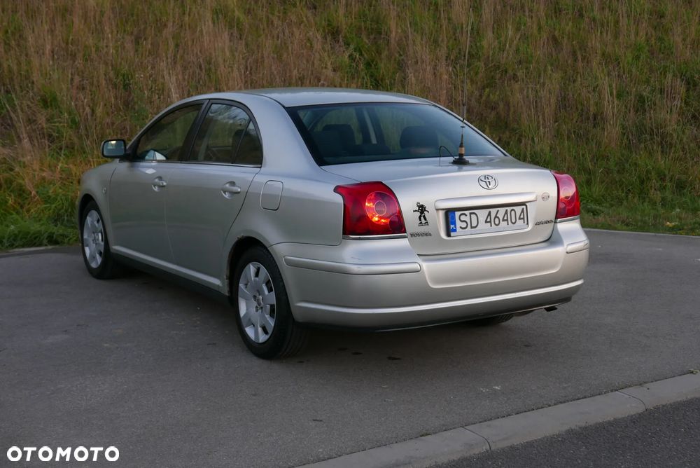 Toyota Avensis - 8