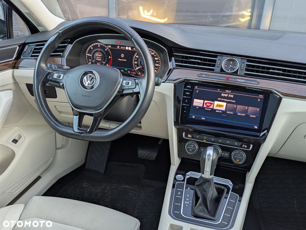 Volkswagen Passat 2.0 TDI SCR DSG Highline - 18