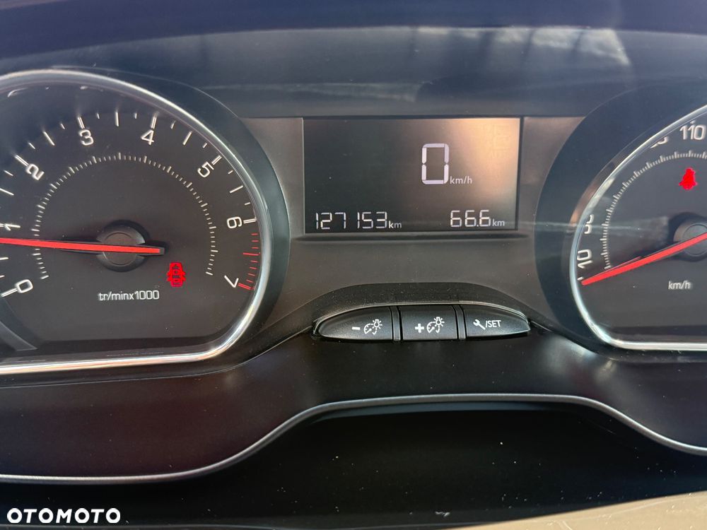 Peugeot 208 1.2 PureTech Active - 12