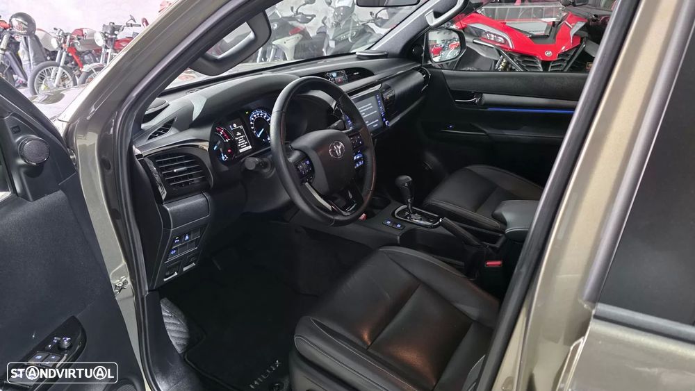 Toyota Hilux 2.8 D-4D 4WD GR Sport II - 7