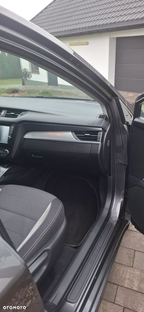 Toyota Avensis 2.0 D-4D Selection - 9