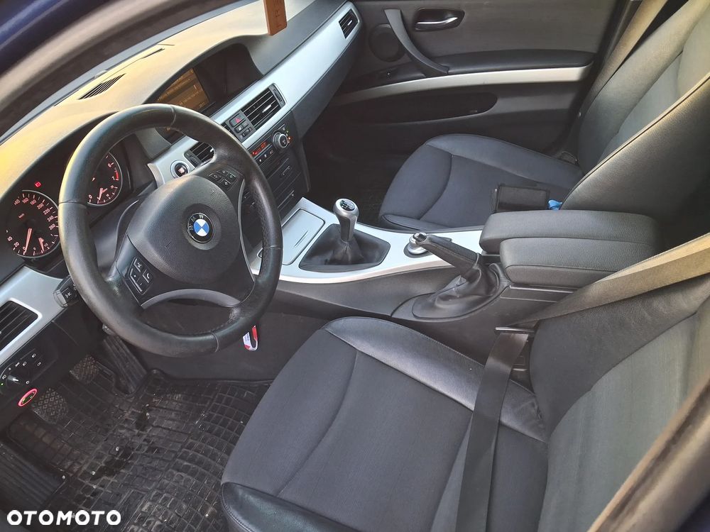 BMW Seria 3 320i - 10